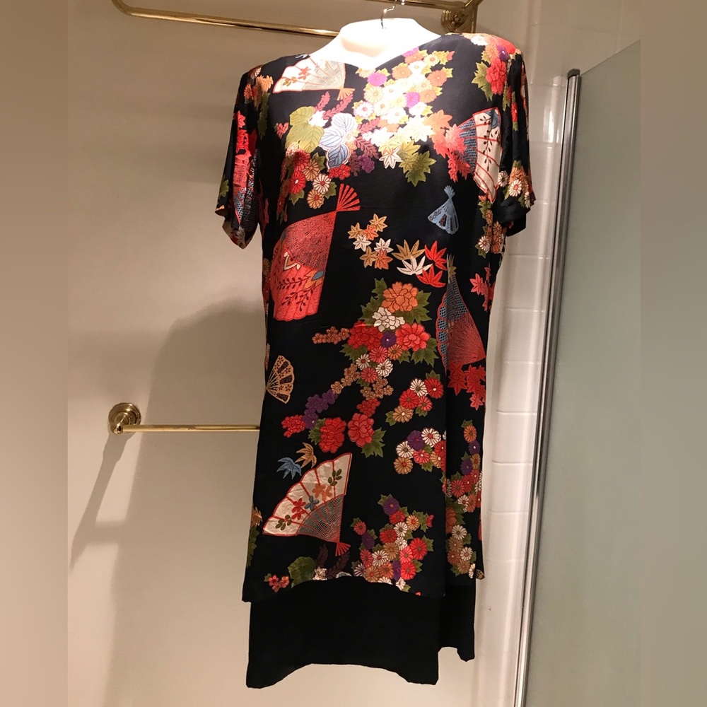 NATURALLY YOURS HONOLULU  Size M. Asian Design